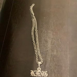 I’m selling a chain for 69 Dollers real diamonds